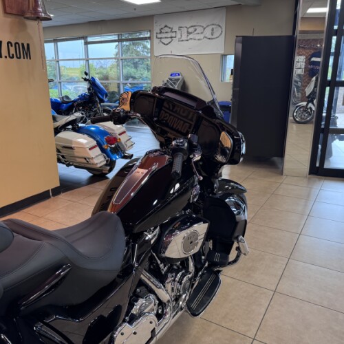 2026 Harley-Davidson® Street Glide 3 Limited Vivid Black Chrome Trim thumb 1