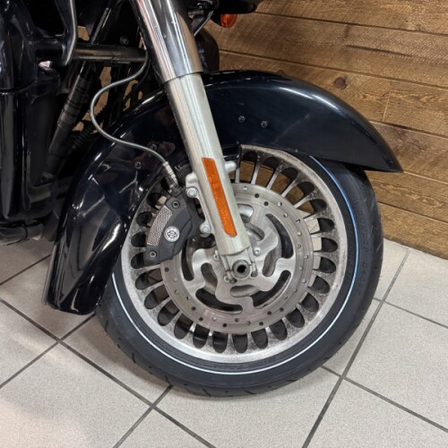 2011 Harley-Davidson® Road Glide® Ultra Vivid Black FLTRU thumb 1