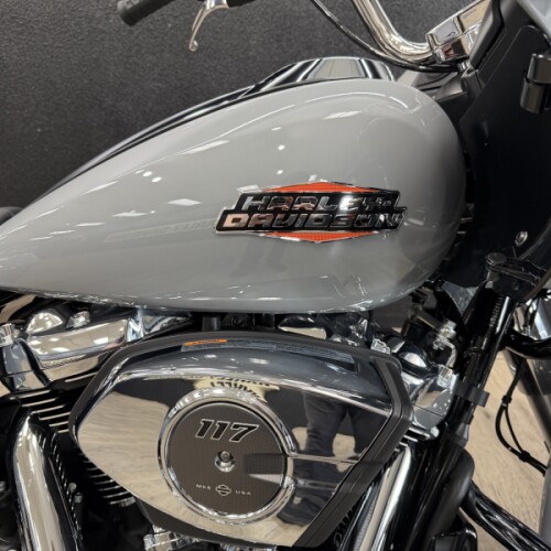 2026 Harley-Davidson® Road Glide® thumb 3