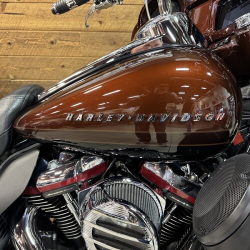 2019 Harley-Davidson® CVO™ Limited Auburn Sunglo & Black Hole with Rich Bourbon  FLHTKSE thumb 3