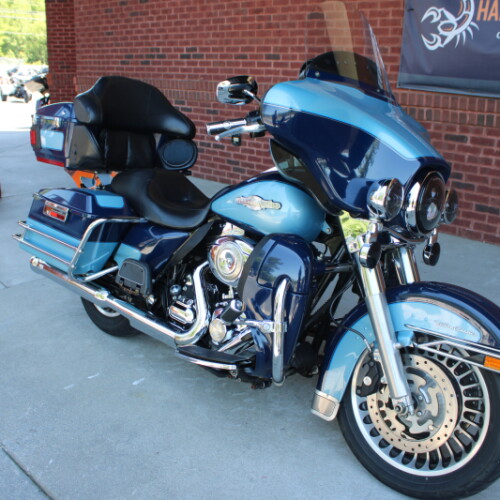 2010 Harley-Davidson® Electra Glide® Ultra Classic® Exclusive - Dark Blue - Peace Officer thumb 3