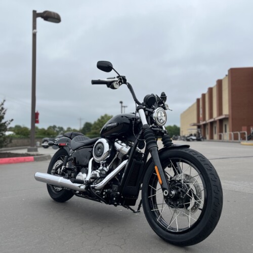 2026 Harley-Davidson® FXBB Street Bob® Vivid Black thumb 3