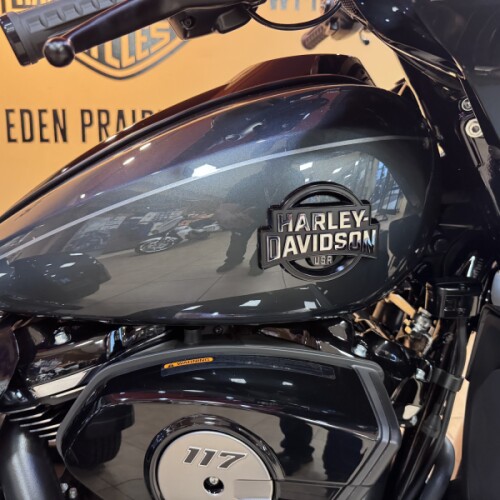 2026 Harley-Davidson® Street Glide 3 Limited Iron Horse Metallic Black Trim thumb 3