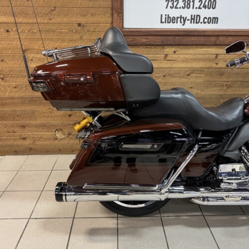 2019 Harley-Davidson® CVO™ Limited Auburn Sunglo & Black Hole with Rich Bourbon  FLHTKSE thumb 0