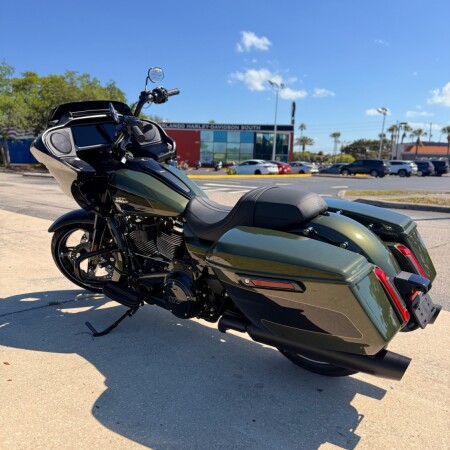 FLTRX 2026 Road Glide® thumb 1
