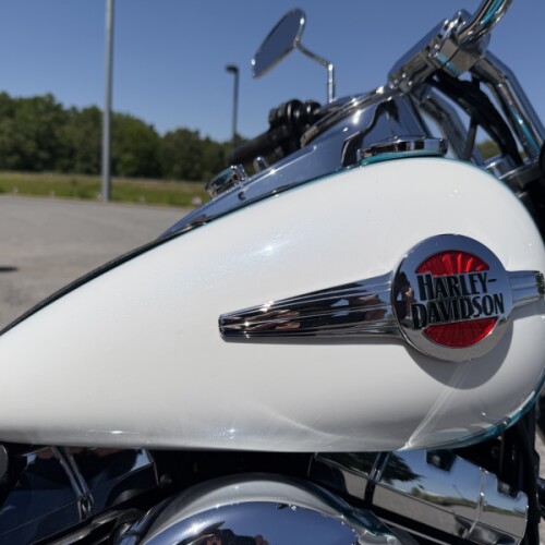 2017 Harley-Davidson® Heritage Softail® Classic Two-Tone Crushed Ice Pearl/Frosted Teal Pearl thumb 0