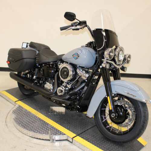 2026 Harley-Davidson Heritage Classic Cruiser FLHC thumb 2