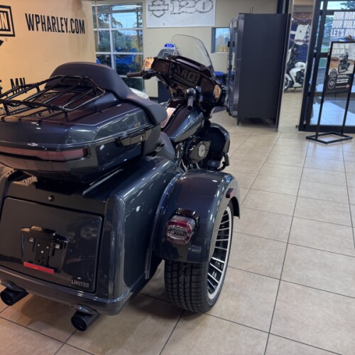 2026 Harley-Davidson® Street Glide 3 Limited Iron Horse Metallic Black Trim thumb 0