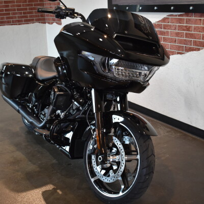2026 Harley-Davidson® Road Glide® Vivid Black Black Trim thumb 2