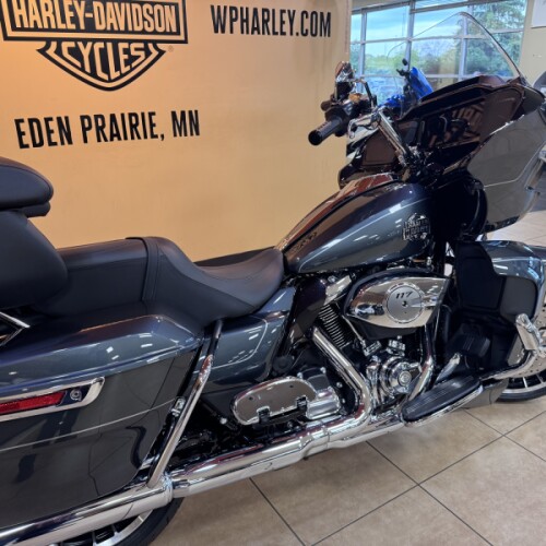 2026 Harley-Davidson® Road Glide Limited Iron Horse Metallic Chrome Trim thumb 1
