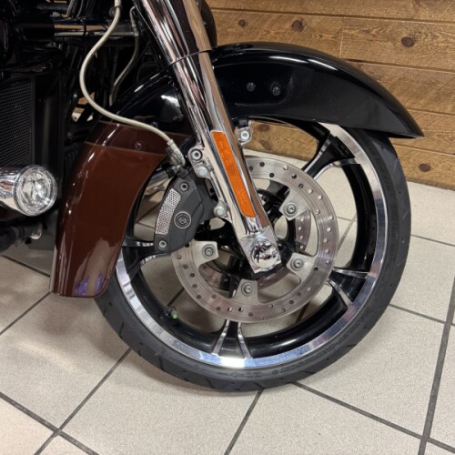 2019 Harley-Davidson® CVO™ Limited Auburn Sunglo & Black Hole with Rich Bourbon  FLHTKSE thumb 1
