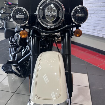 2022 Harley-Davidson® Heritage Classic 114 thumb 2