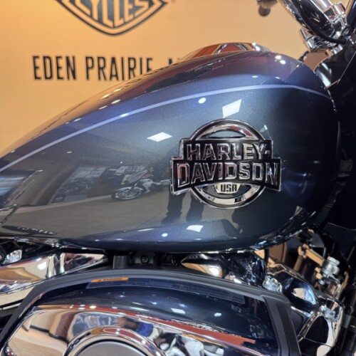 2026 Harley-Davidson® Road Glide Limited Iron Horse Metallic Chrome Trim thumb 3