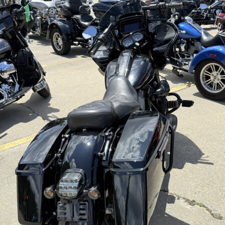 2022 Harley-Davidson® Road Glide® ST thumb 2