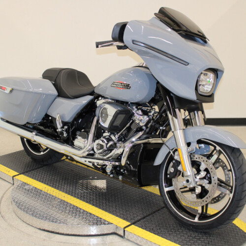 2026 Harley-Davidson Street Glide Grand American Touring FLHX thumb 2