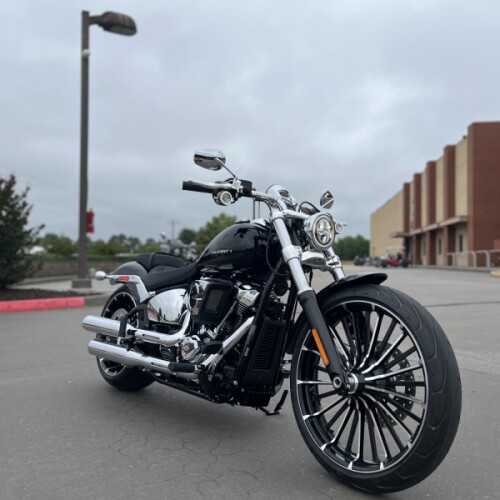 2026 Harley-Davidson® FXBR Breakout® Vivid Black thumb 3