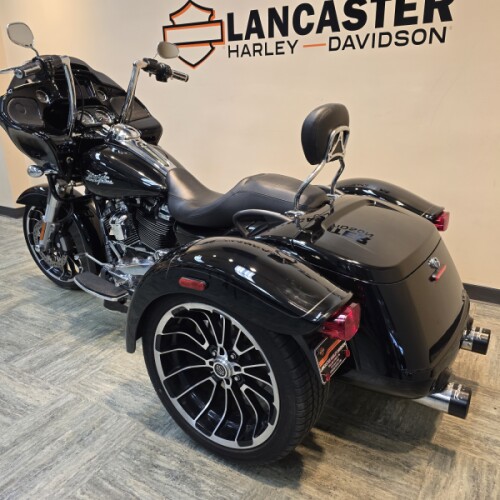 2023 Harley-Davidson® Road Glide® 3 Vivid Black - Black Finish FLTRT thumb 0