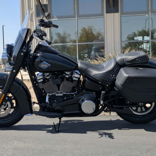2026 Harley-Davidson® Heritage Classic Vivid Black  thumb 3