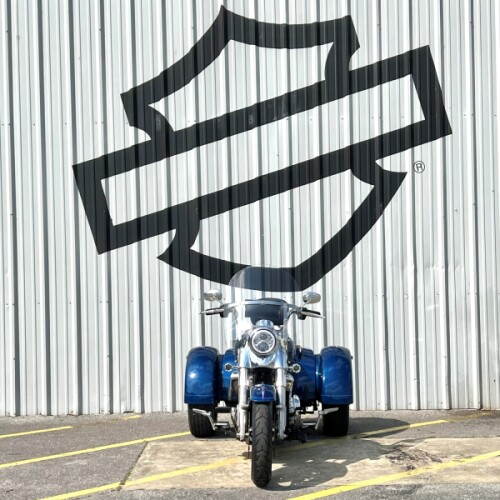 2022 Harley-Davidson® Freewheeler® Reef Blue thumb 3