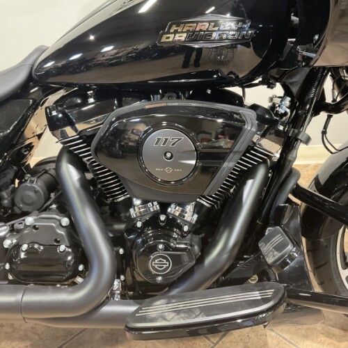 2026 Harley-Davidson® Road Glide® Vivid Black Black Trim FLTRX thumb 3