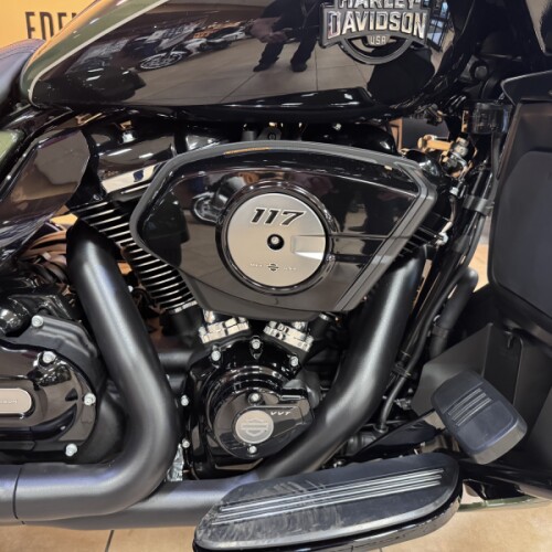 2026 Harley-Davidson® Street Glide 3 Limited Olive Steel Metallic / Vivid Black Black Trim thumb 2