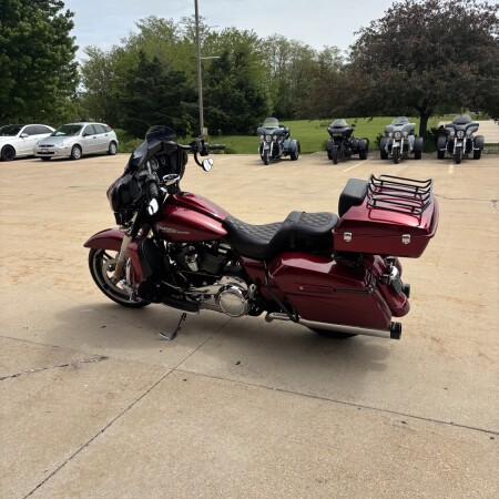 2017 Harley-Davidson® Street Glide® Special Velocity Red Sunglo thumb 1