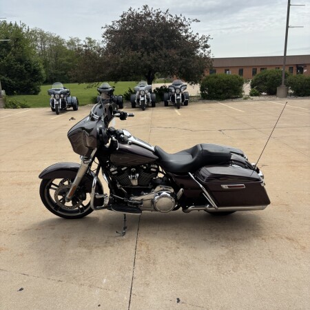2017 Harley-Davidson® Street Glide® Special Hard Candy Custom™ Mystic Purple Flake thumb 0