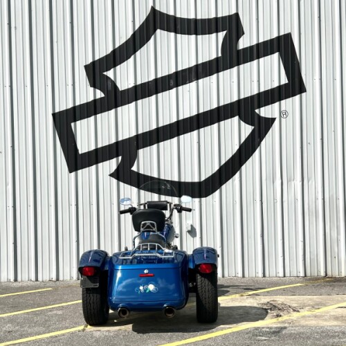 2022 Harley-Davidson® Freewheeler® Reef Blue thumb 1