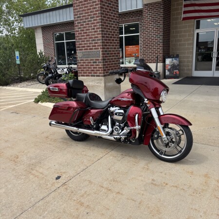 2017 Harley-Davidson® Street Glide® Special Velocity Red Sunglo thumb 3