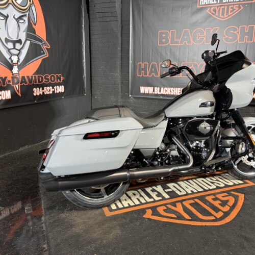 2026 Harley-Davidson® Road Glide™ FLTRX thumb 3