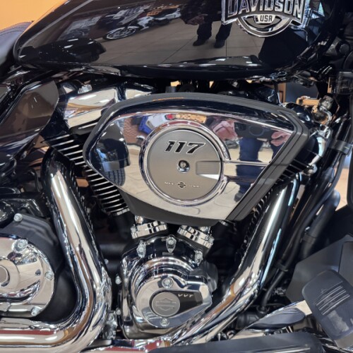2026 Harley-Davidson® Street Glide 3 Limited Vivid Black Chrome Trim thumb 2