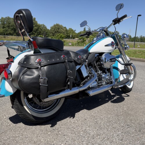 2017 Harley-Davidson® Heritage Softail® Classic Two-Tone Crushed Ice Pearl/Frosted Teal Pearl thumb 1