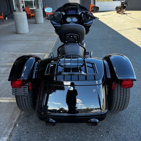 2024 Harley-Davidson® Road Glide 3 thumb 2