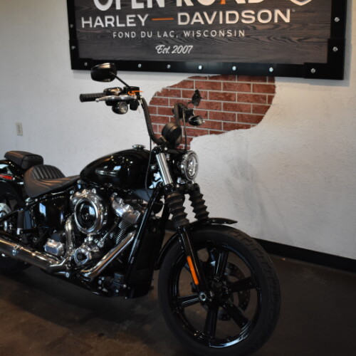 2025 Harley-Davidson® Street Bob® Vivid Black w/Cast Wheels thumb 3