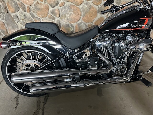 2024 Harley-Davidson® Breakout® 117 Vivid Black