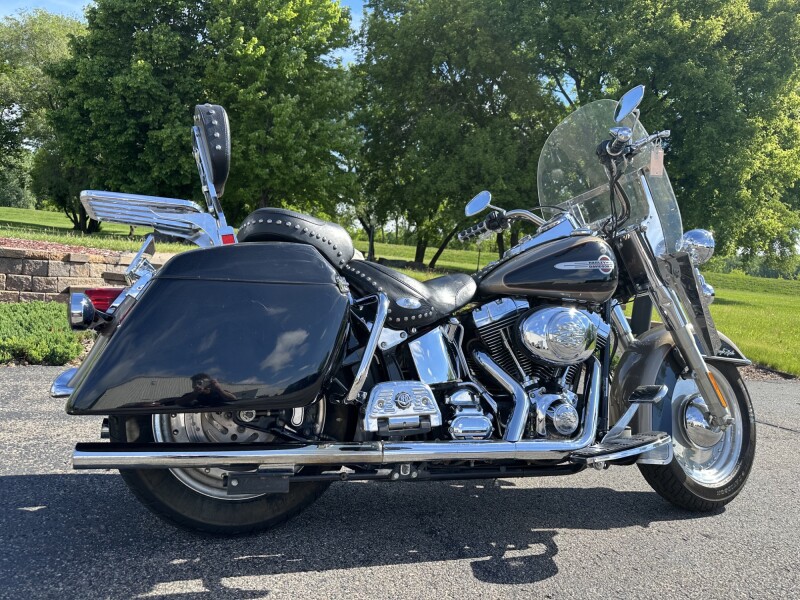 2004 Harley-Davidson® Heritage Softail® Classic Two-Tone Smokey Gold and Vivid Black