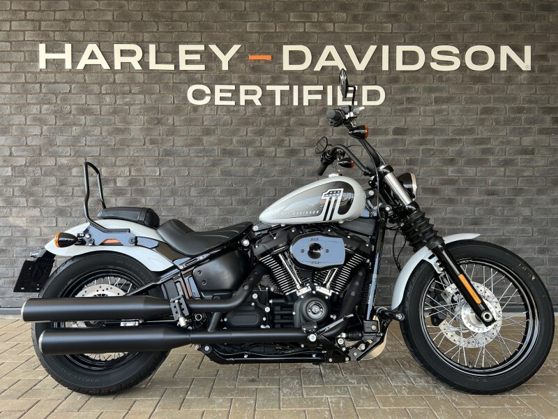 2021 Harley-Davidson® Street Bob® 114 Stone Washed White Pearl