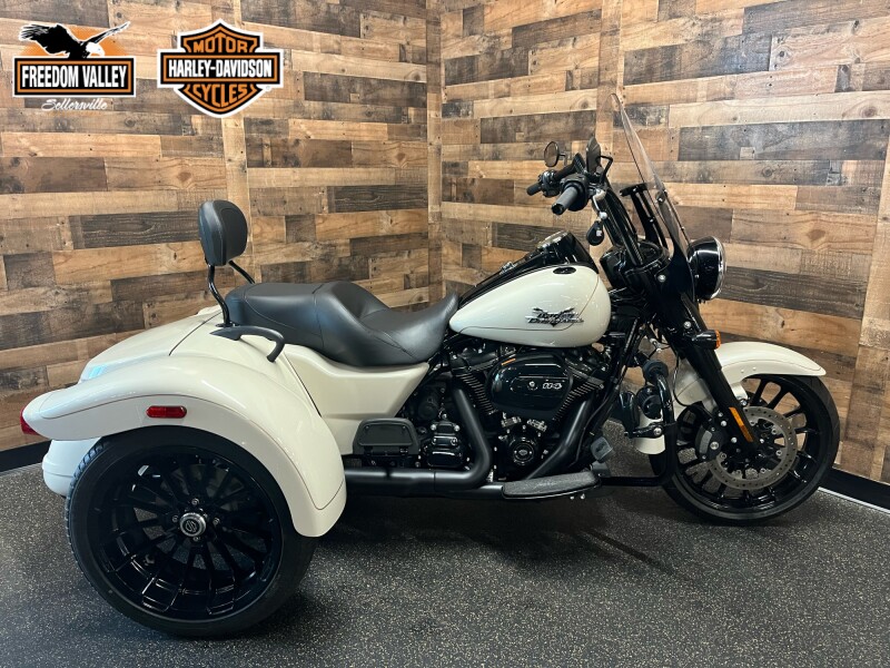 2023 Harley-Davidson® Freewheeler® White Sand Pearl FLRT