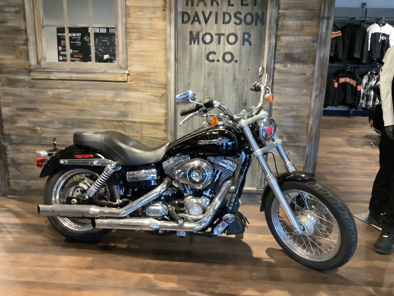 Harley-Davidson® Super Glide® Custom 2013 FXDC U120-13 Vivid Black