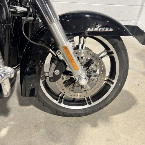 2020 Harley-Davidson® Ultra Limited Vivid Black FLHTK thumb 2