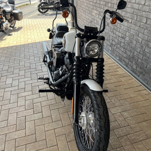 2021 Harley-Davidson® Street Bob® 114 Stone Washed White Pearl thumb 0