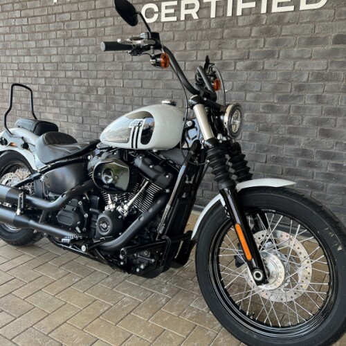 2021 Harley-Davidson® Street Bob® 114 Stone Washed White Pearl thumb 3