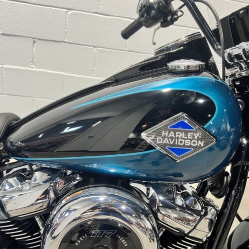 2026 Harley-Davidson® Heritage Classic Teal Thunder / Vivid Black Black Cast Wheels FLHC thumb 3