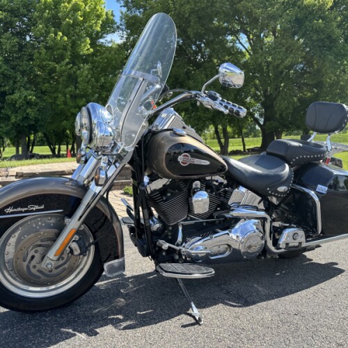 2004 Harley-Davidson® Heritage Softail® Classic Two-Tone Smokey Gold and Vivid Black thumb 3
