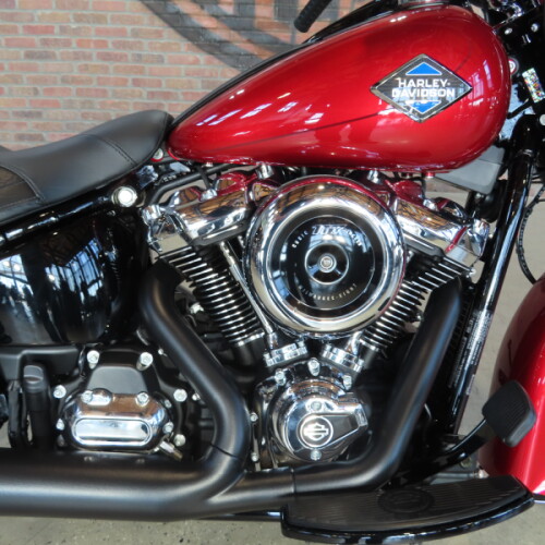 2026 Harley-Davidson® Heritage Classic FLHC thumb 2