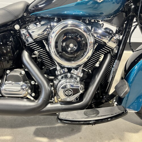 2026 Harley-Davidson® Heritage Classic Teal Thunder / Vivid Black Black Cast Wheels FLHC thumb 0