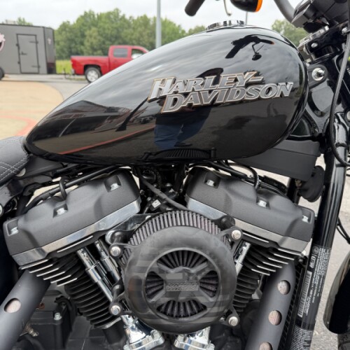 2018 Harley-Davidson® Street Bob® Vivid Black thumb 0