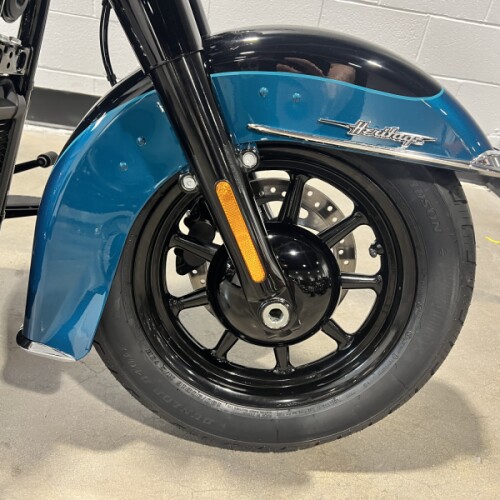 2026 Harley-Davidson® Heritage Classic Teal Thunder / Vivid Black Black Cast Wheels FLHC thumb 2