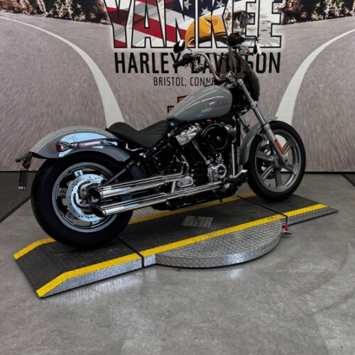 2024 FXST Softail™ Standard thumb 3