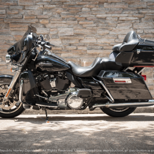 2019 Harley-Davidson® Electra Glide® Ultra Classic® FLHTCU thumb 3